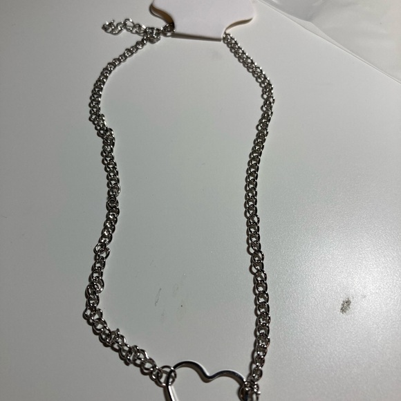 Silver open heart choker, Y2K, heart choker, 90s choker, simple heart necklace - Picture 6 of 9